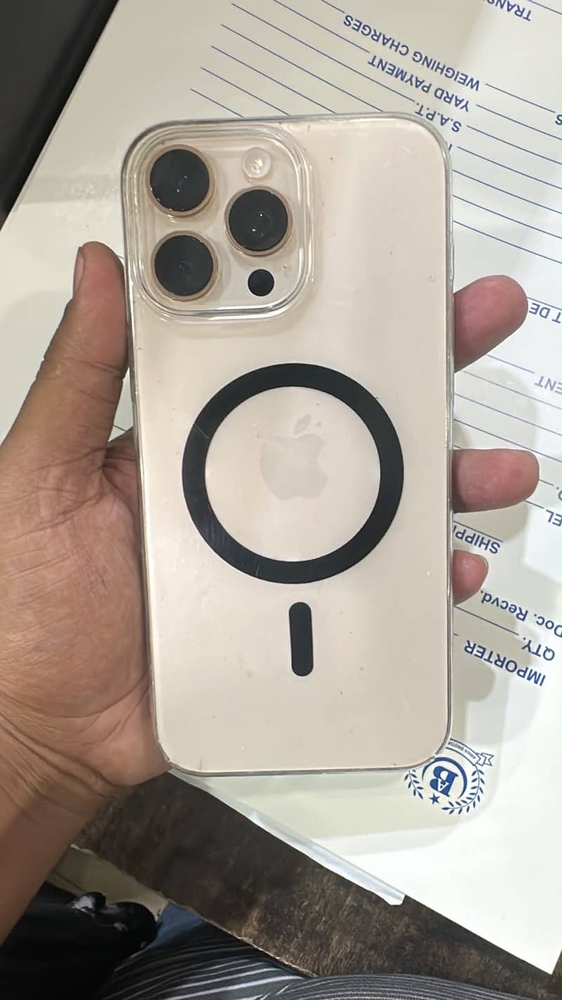 Apple iPhone 16 Pro Max 1