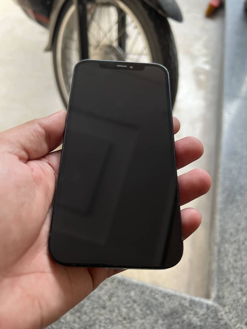 Apple iPhone 12 2