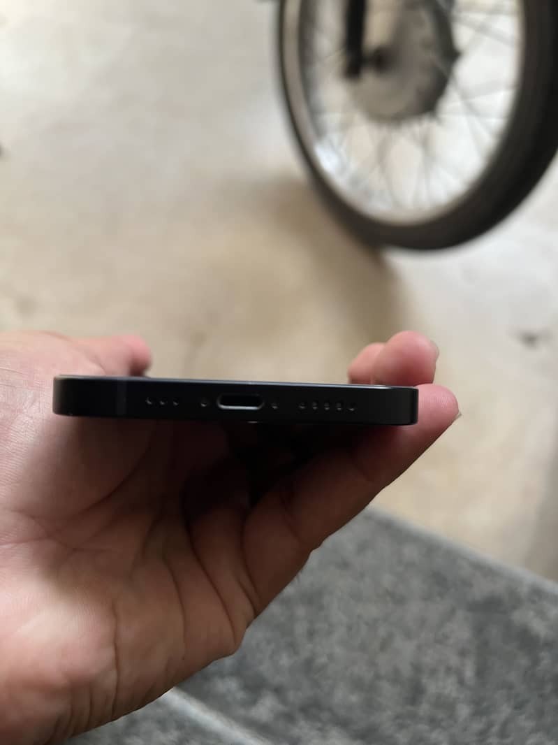 Apple iPhone 12 6