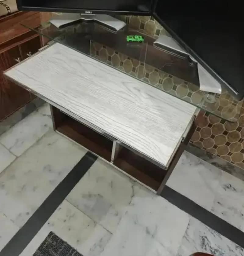 Computer table for sale 1