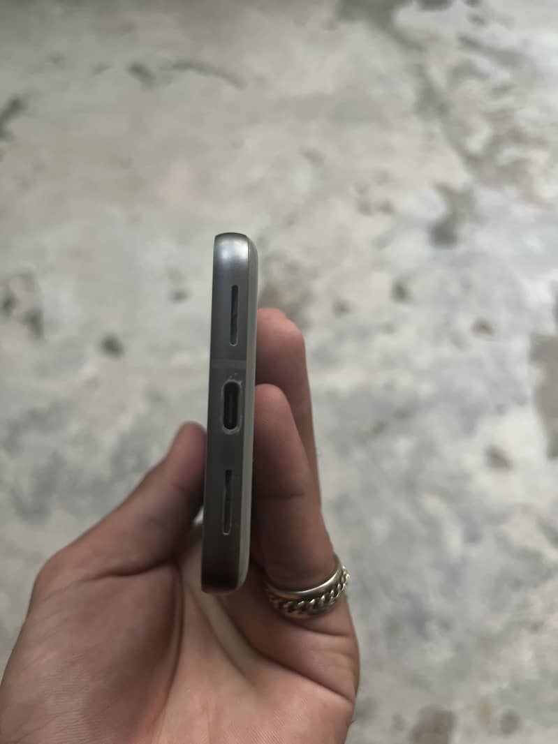 Google Pixel 8 4