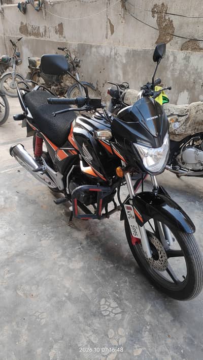 Honda CB150 F 2022 Orange and Black