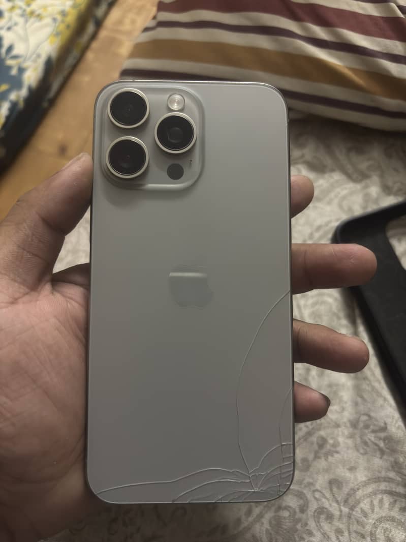 Apple iPhone 15 Pro Max 2