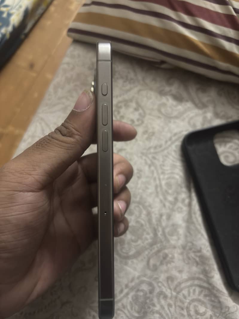 Apple iPhone 15 Pro Max 3