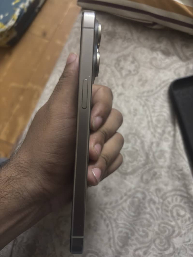 Apple iPhone 15 Pro Max 4