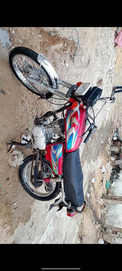 bike bilkul ok ha koi Kam nahi bas paiso ke need hjis Bhai na Lena hi