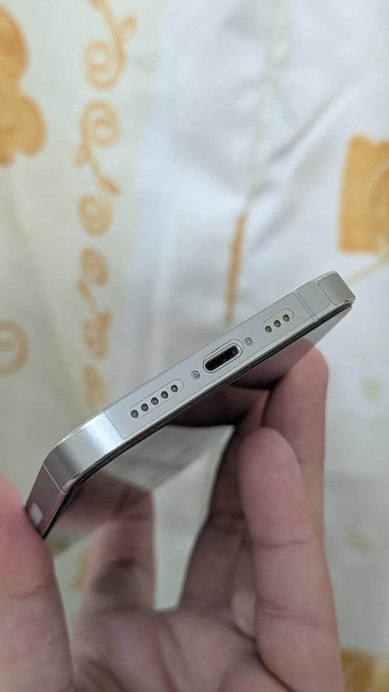 Apple iPhone 13 Pro 2