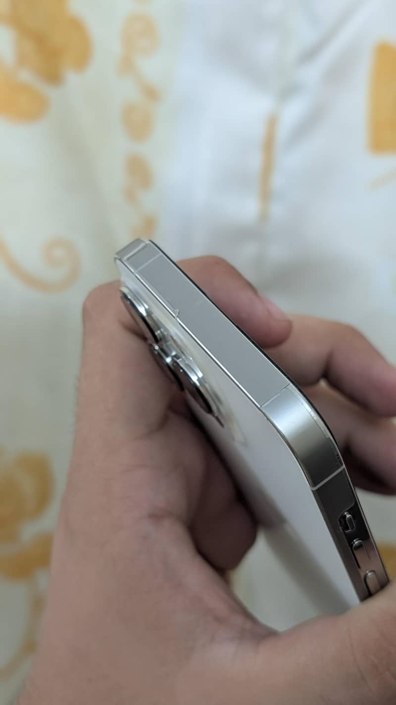 Apple iPhone 13 Pro 4
