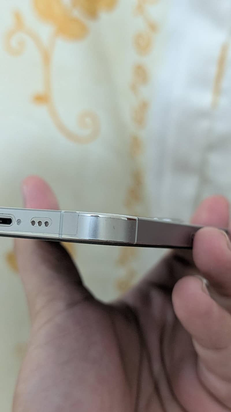 Apple iPhone 13 Pro 8