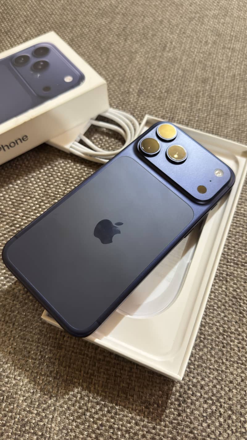 Apple iPhone 17 Pro Max 0