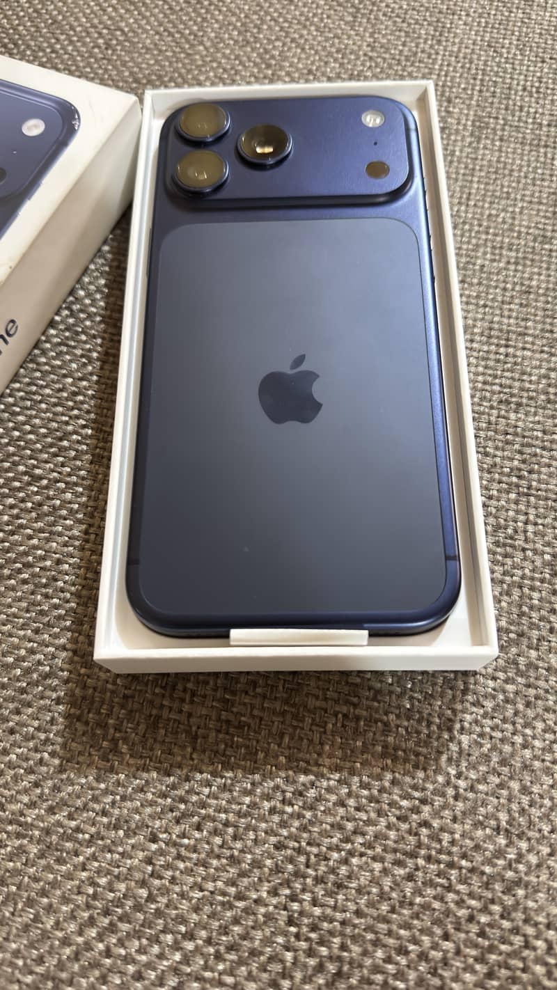Apple iPhone 17 Pro Max 1