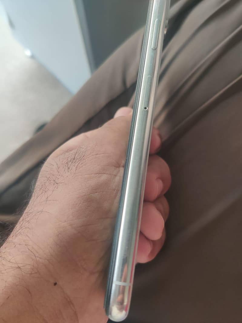 Apple iPhone XS Max 1