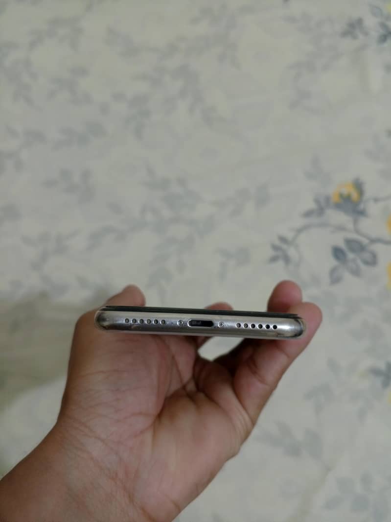 Apple iPhone X 3