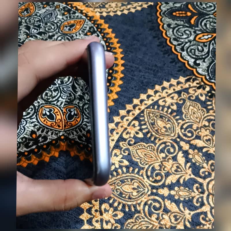 Apple iPhone 11 5