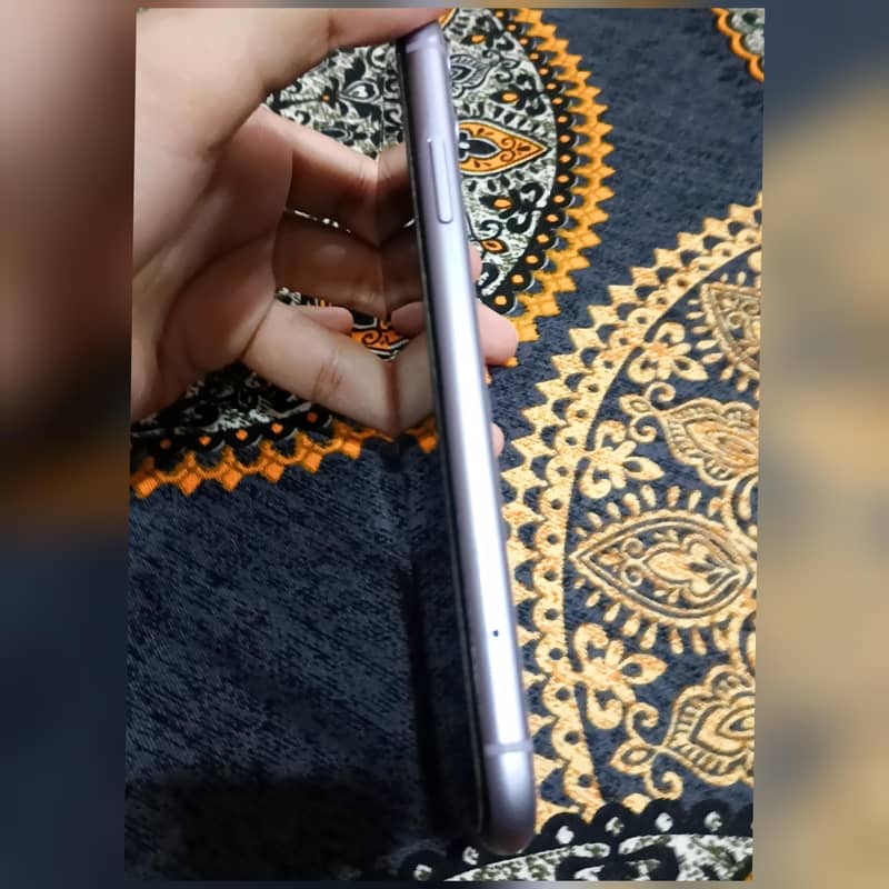 Apple iPhone 11 7