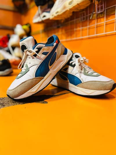 Original puma condition 10/10 size uk 8 euro 42 size price 4000