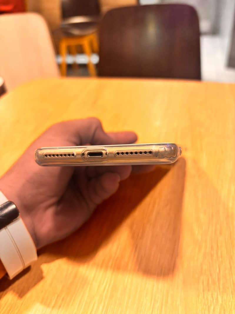 Apple iPhone 8 Plus 4