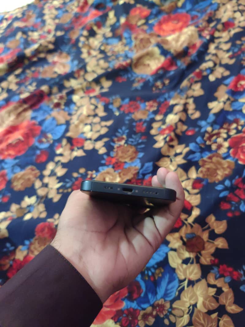 Apple iPhone 13 3
