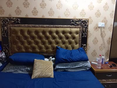 Bed set with mattress