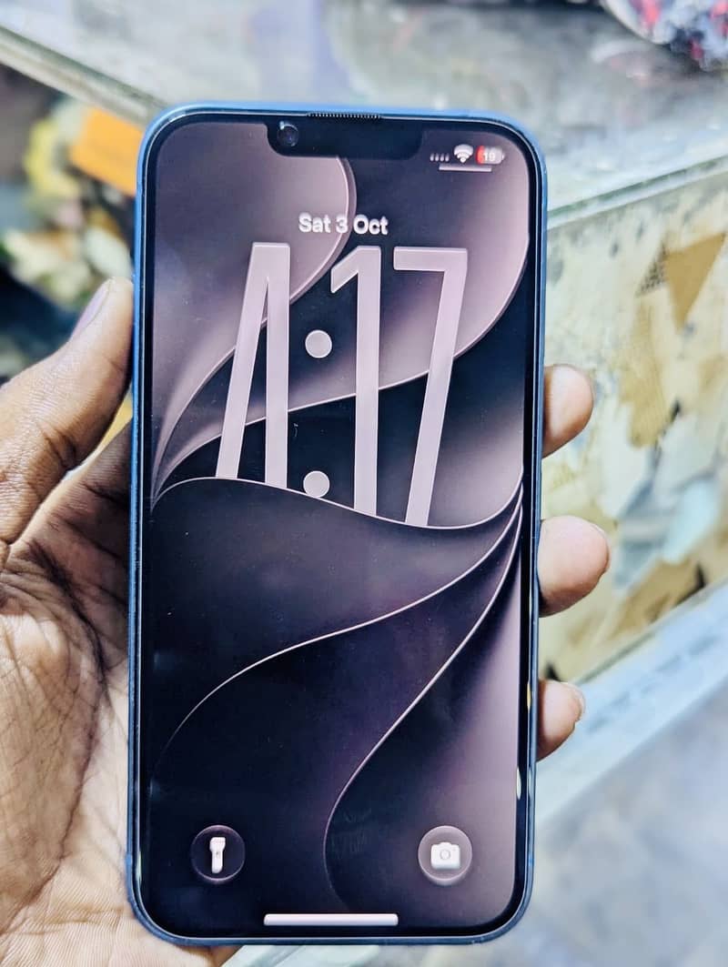 Apple iPhone 13 4
