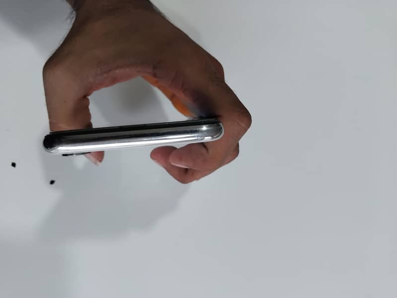 Apple iPhone X 3