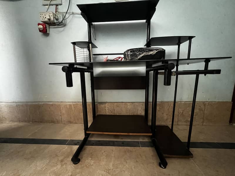 Computer desk 0