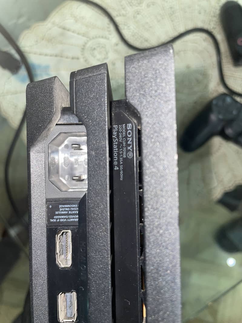 PS 4 PRO 4