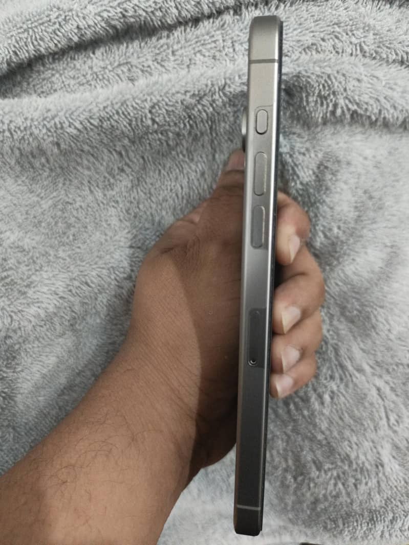 Apple iPhone 15 Pro Max 3