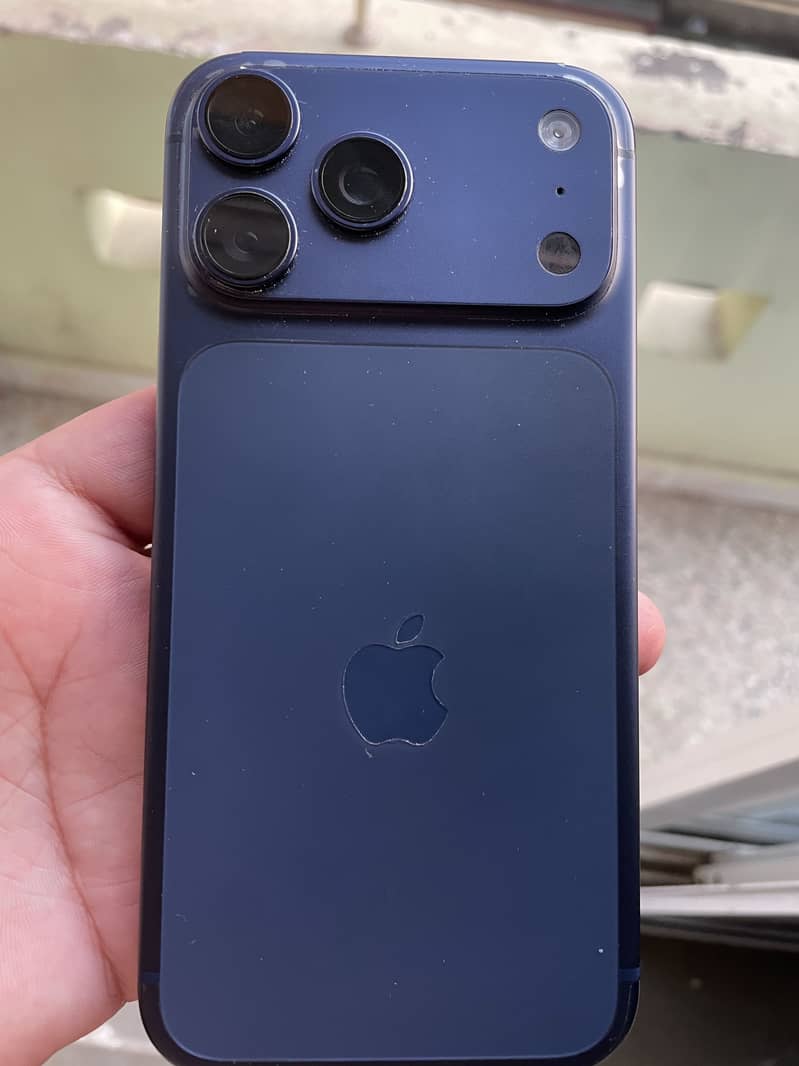 Apple iPhone 17 Pro Max 1
