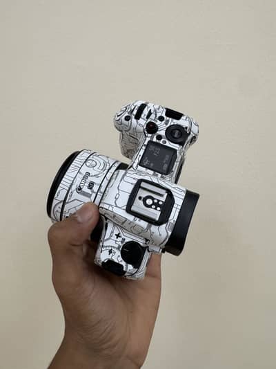 Canon Eos R body & 50 mm rf 1.8 lens