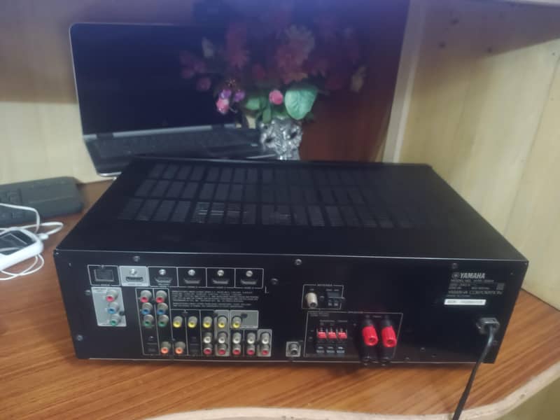 YAMAHA AMPLIFIER 5
