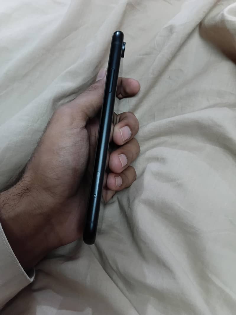 Apple iPhone XR 4