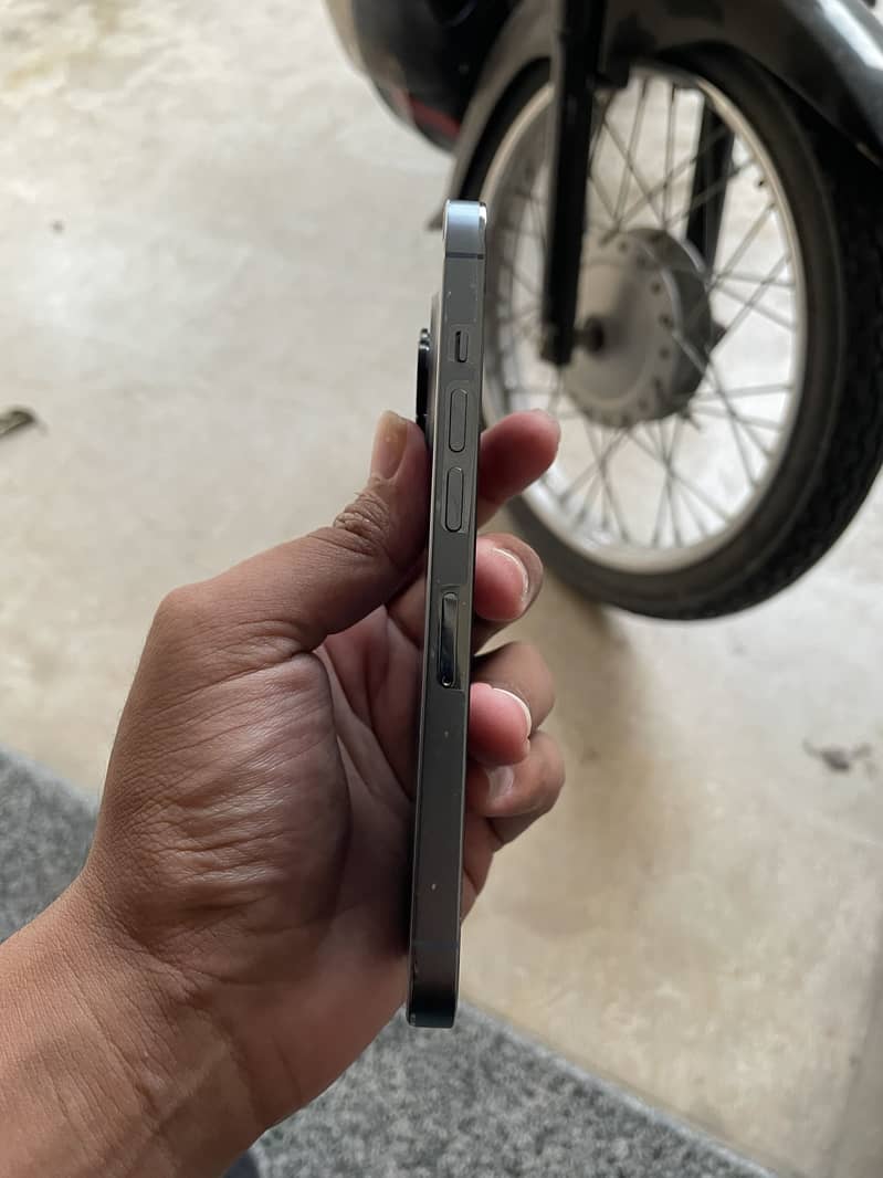 Apple iPhone 13 Pro 1