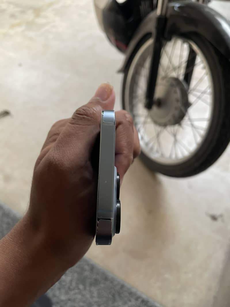 Apple iPhone 13 Pro 4