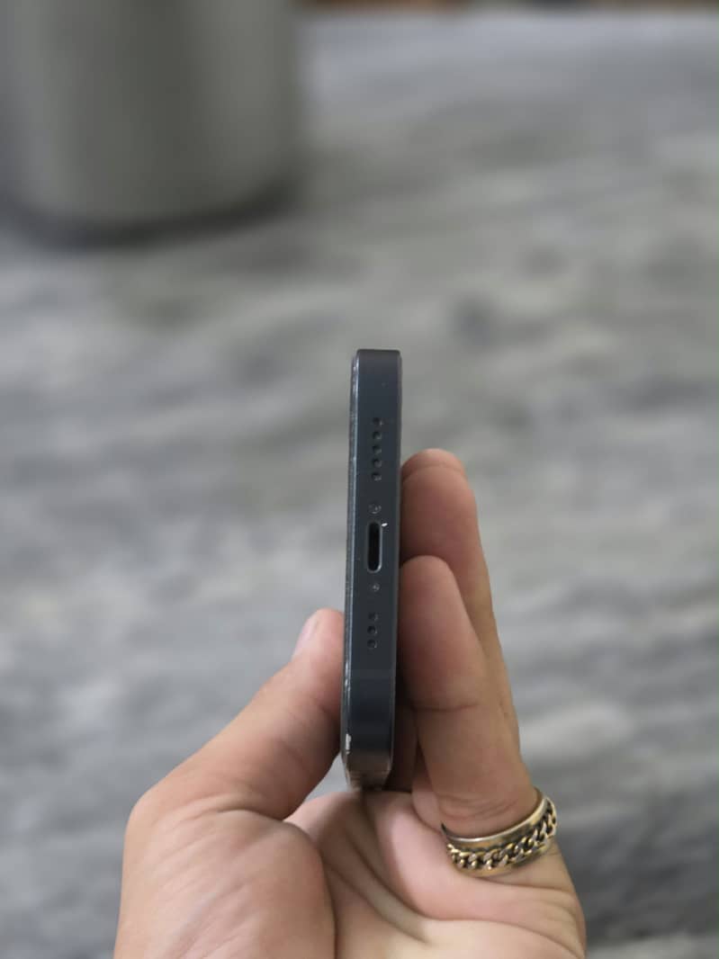 Apple iPhone 13 2