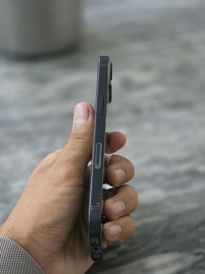 Apple iPhone 13 4