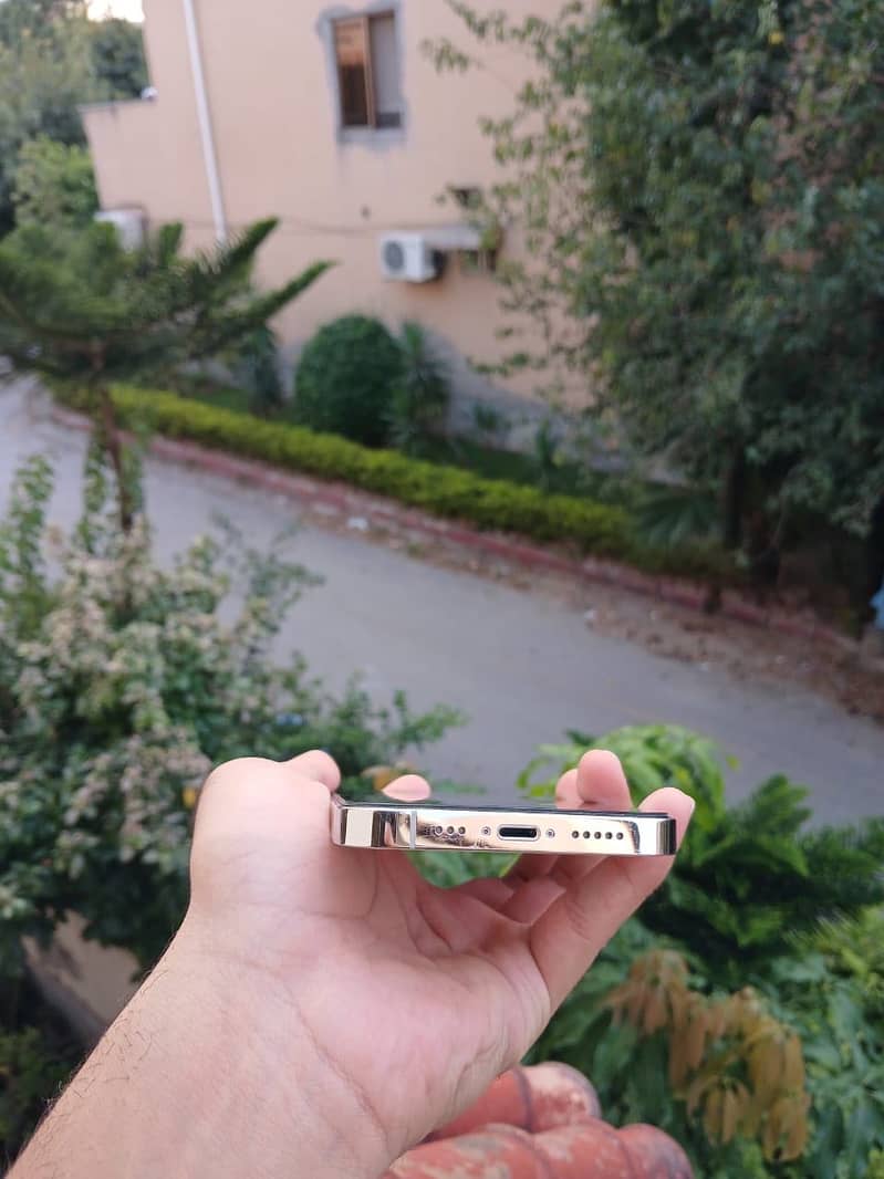 Apple iPhone 13 Pro 3