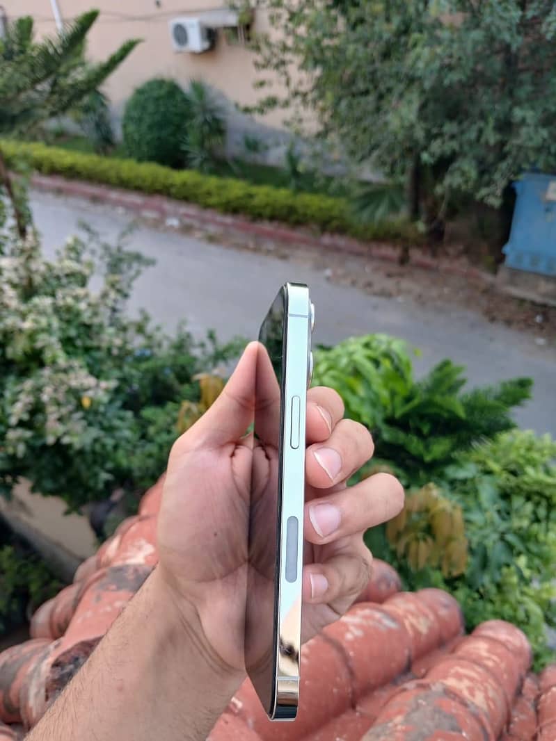 Apple iPhone 13 Pro 4