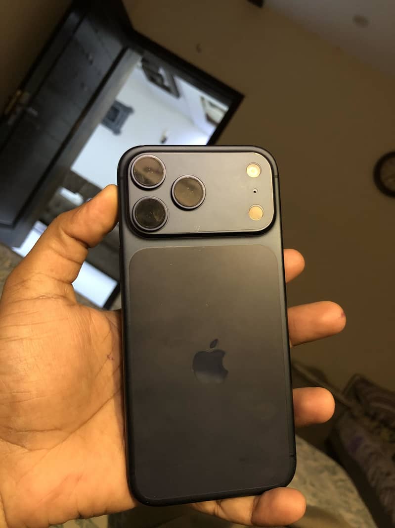 Apple iPhone 17 Pro Max 0