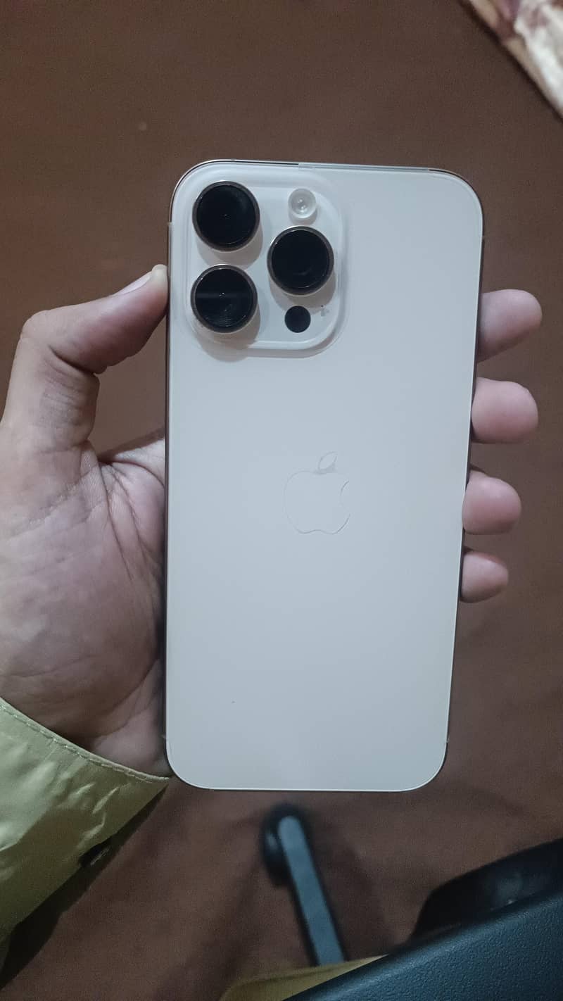 Apple iPhone 16 Pro Max 0