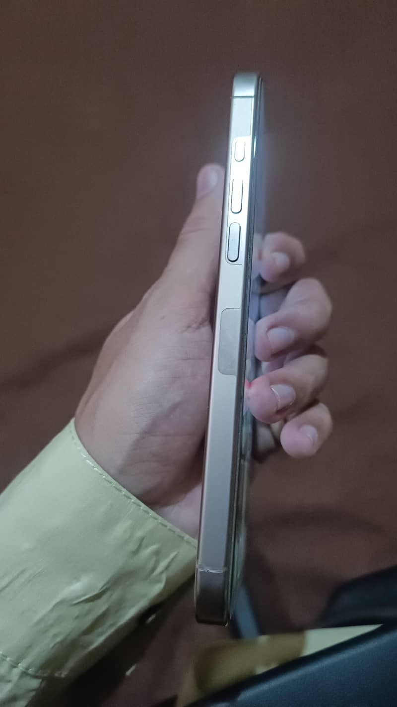 Apple iPhone 16 Pro Max 1