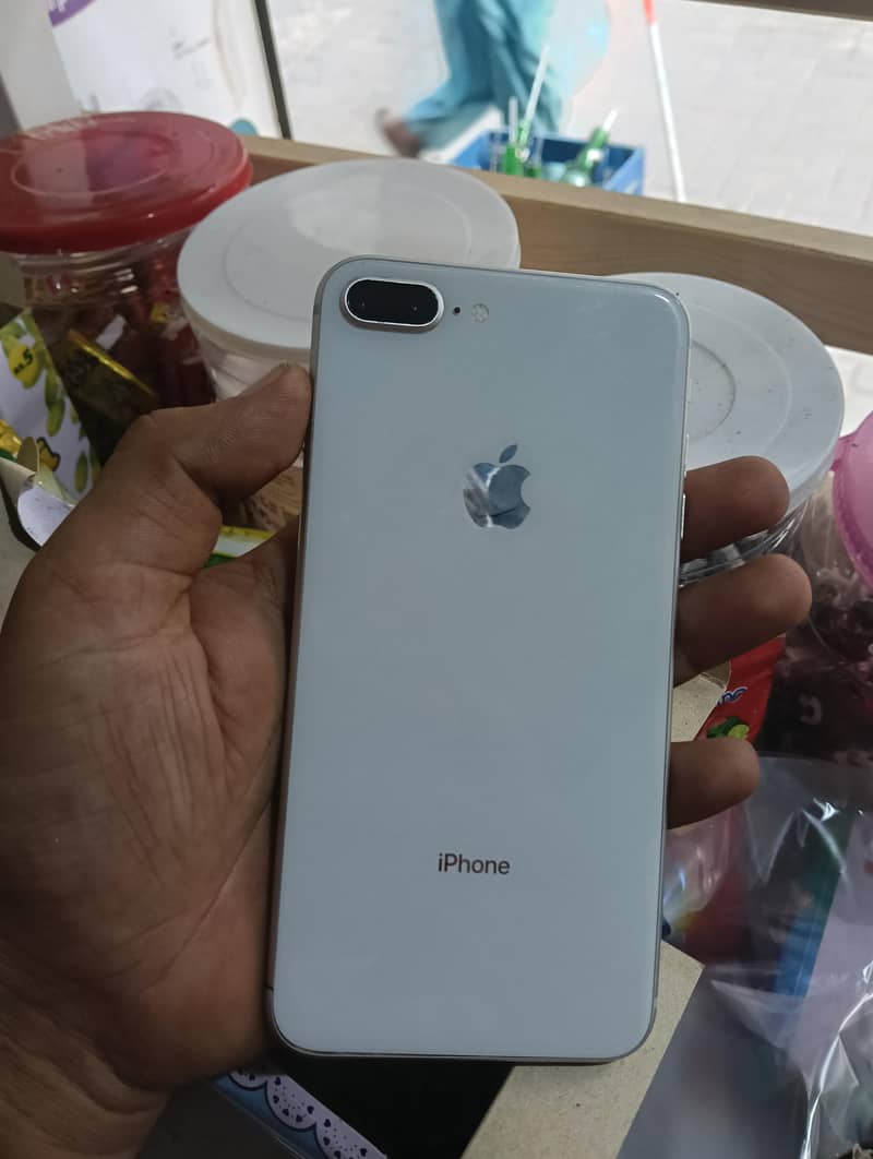 Apple iPhone 8 Plus 0