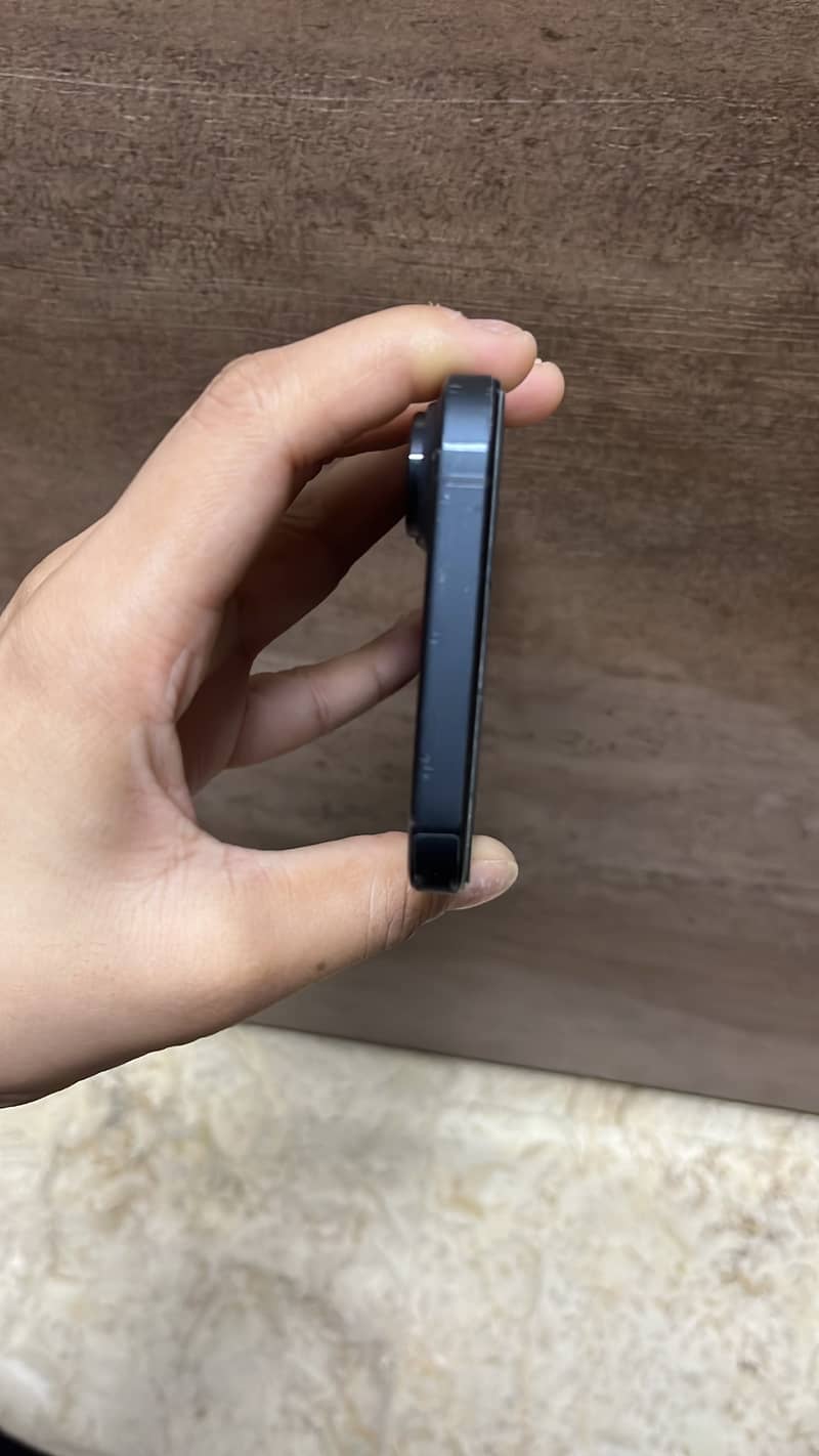 Apple iPhone 16 5