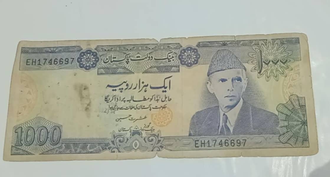 World Different Currency Notes. . . . 3