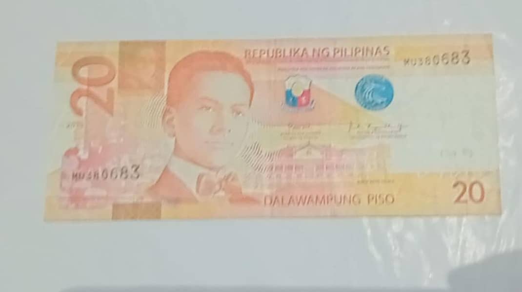 World Different Currency Notes. . . . 10