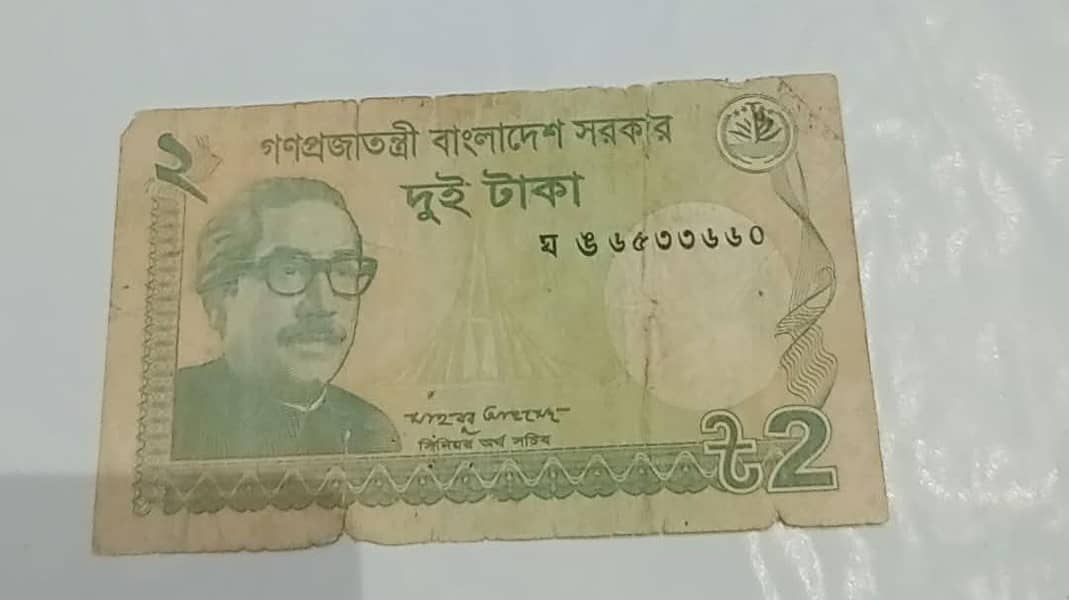 World Different Currency Notes. . . . 14