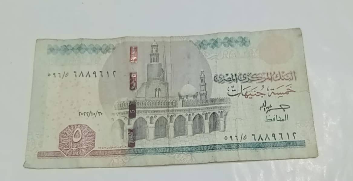 World Different Currency Notes. . . . 16