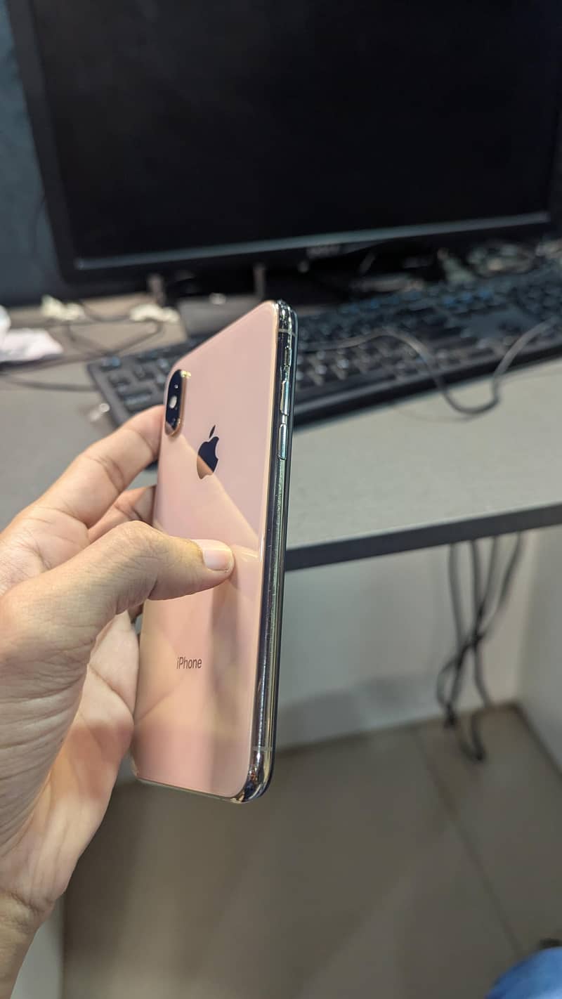 Apple iPhone XS 3