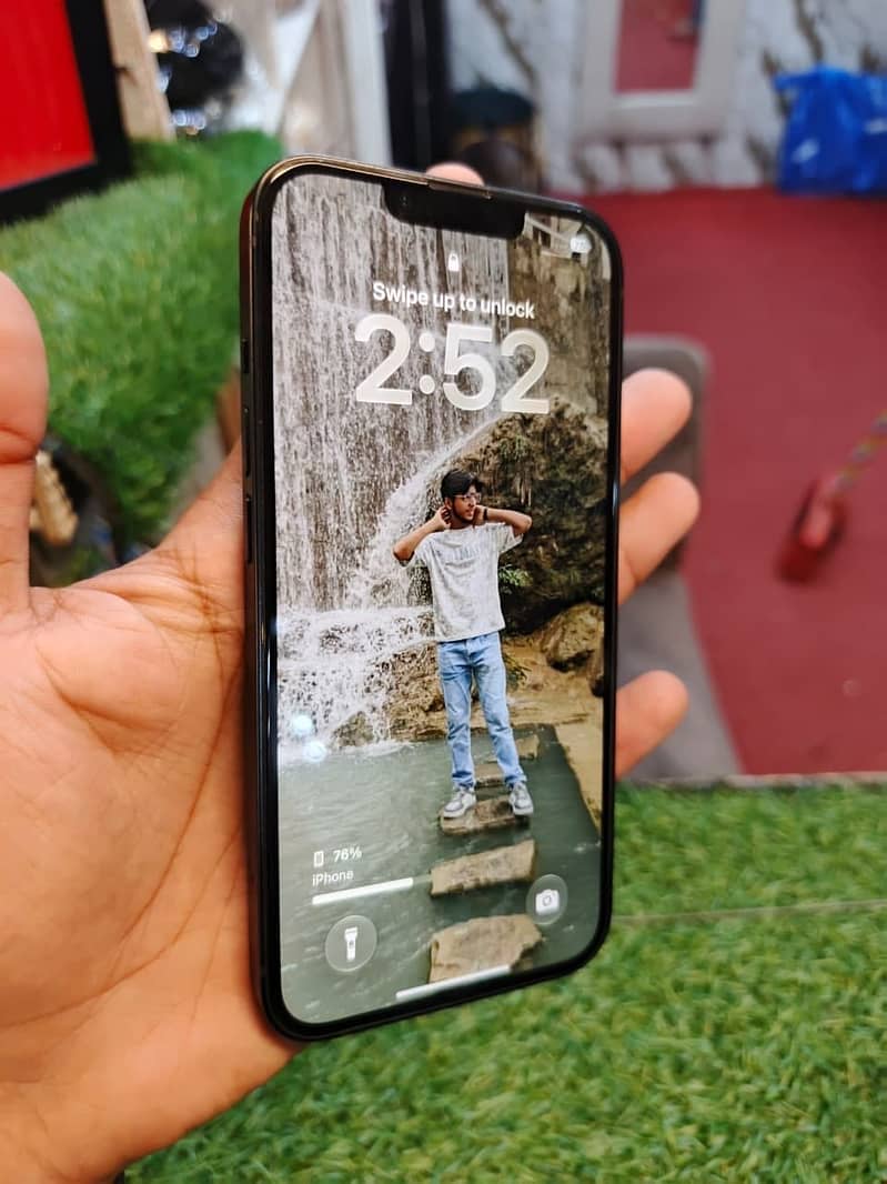 Apple iPhone 13 2
