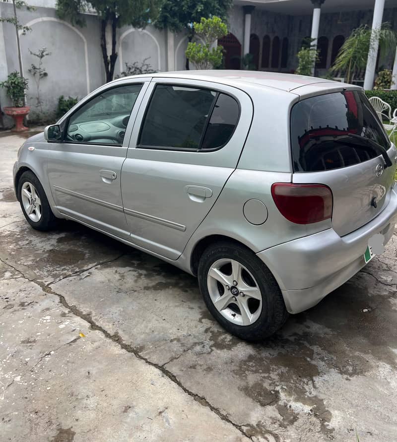 Toyota Vitz 4